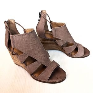 LUCKY BRAND Joellen tan leather peep toe caged wedge sandals